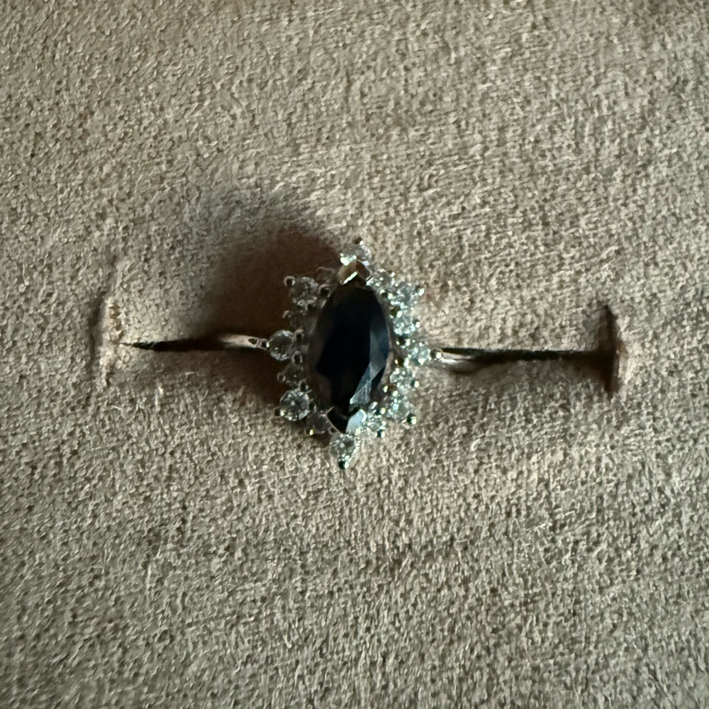 18K White Gold Sapphire & Diamond Engagement Ring - Picture 4 of 16